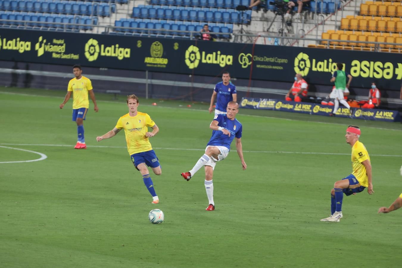 Partido Cádiz-Oviedo (2-0)