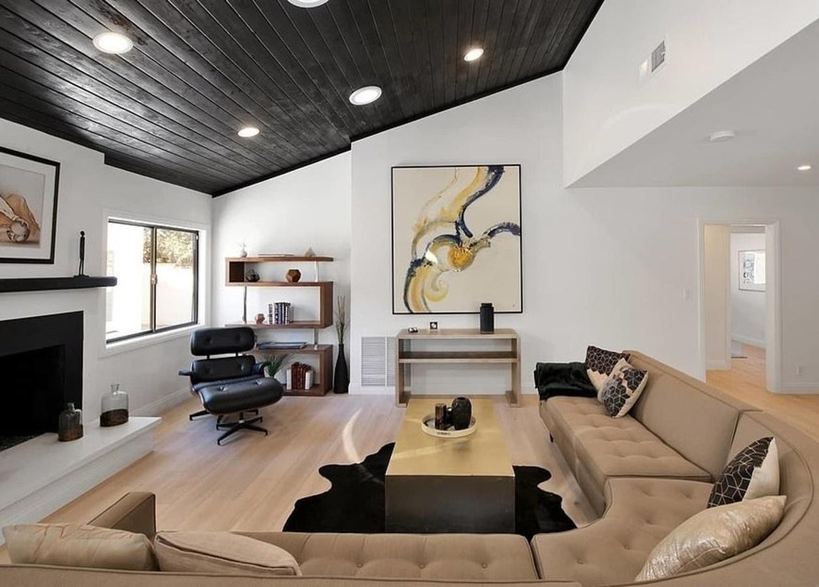 Espacios amplios y luminosos. La decoración tiene pinceladas vanguardistas con detalles más clásicos y se basa en tonalidades claras y neutras con las que consigue que los espacios se vean limpios, amplios y destilen calma.