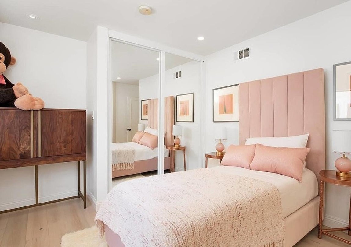 Para toda la familia. También cuenta con otros tres dormitorios más pequeños que siguen la misma línea decorativa.