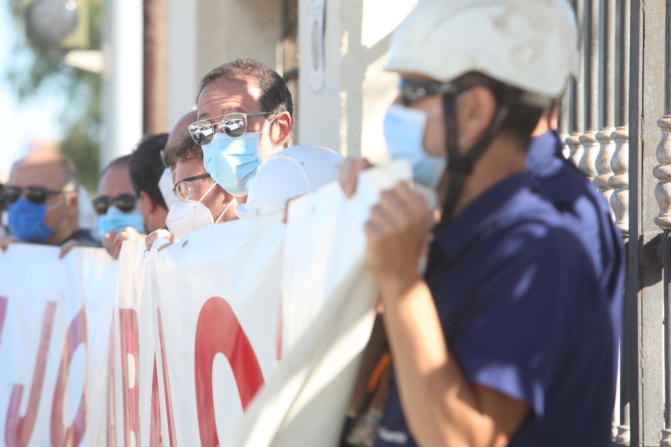 FOTOS: Trabajadores de Navantia en Cádiz piden más carga de trabajo