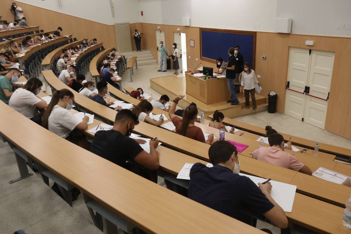 Normalidad en el inicio de la Selectividad del Covid-19 en Cádiz