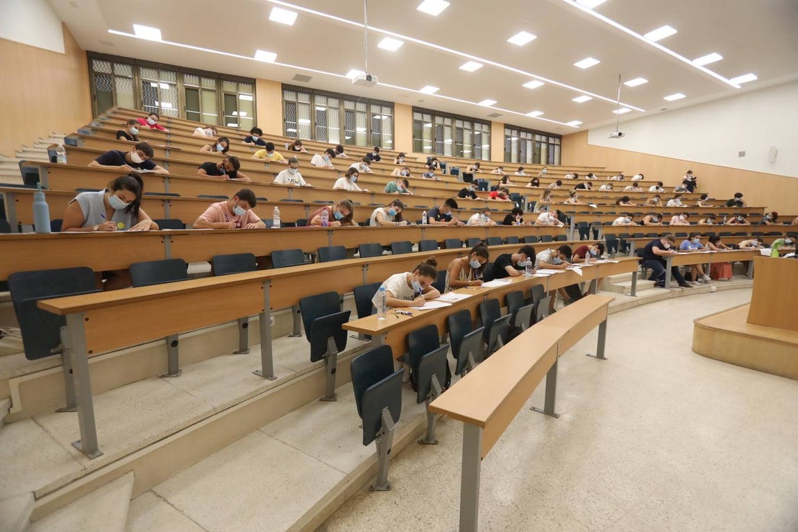 Normalidad en el inicio de la Selectividad del Covid-19 en Cádiz
