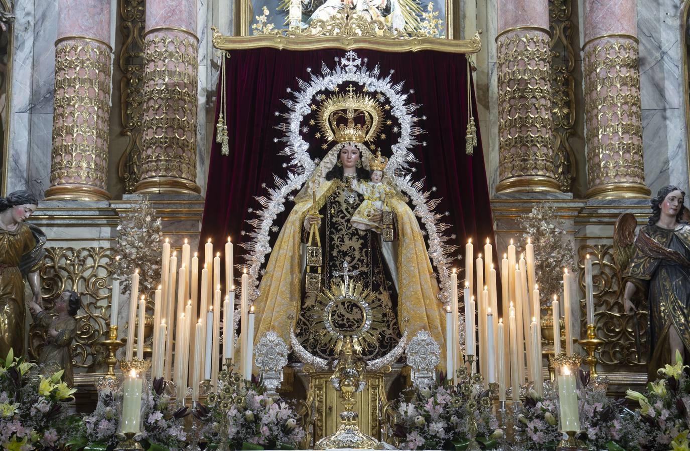 Altar de novena del Carmen del Santo Ángel