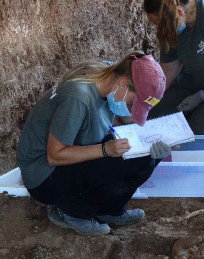 Las excavaciones en la fosa de Pico Reja, en imágenes