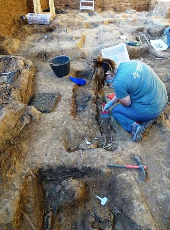 Las excavaciones en la fosa de Pico Reja, en imágenes