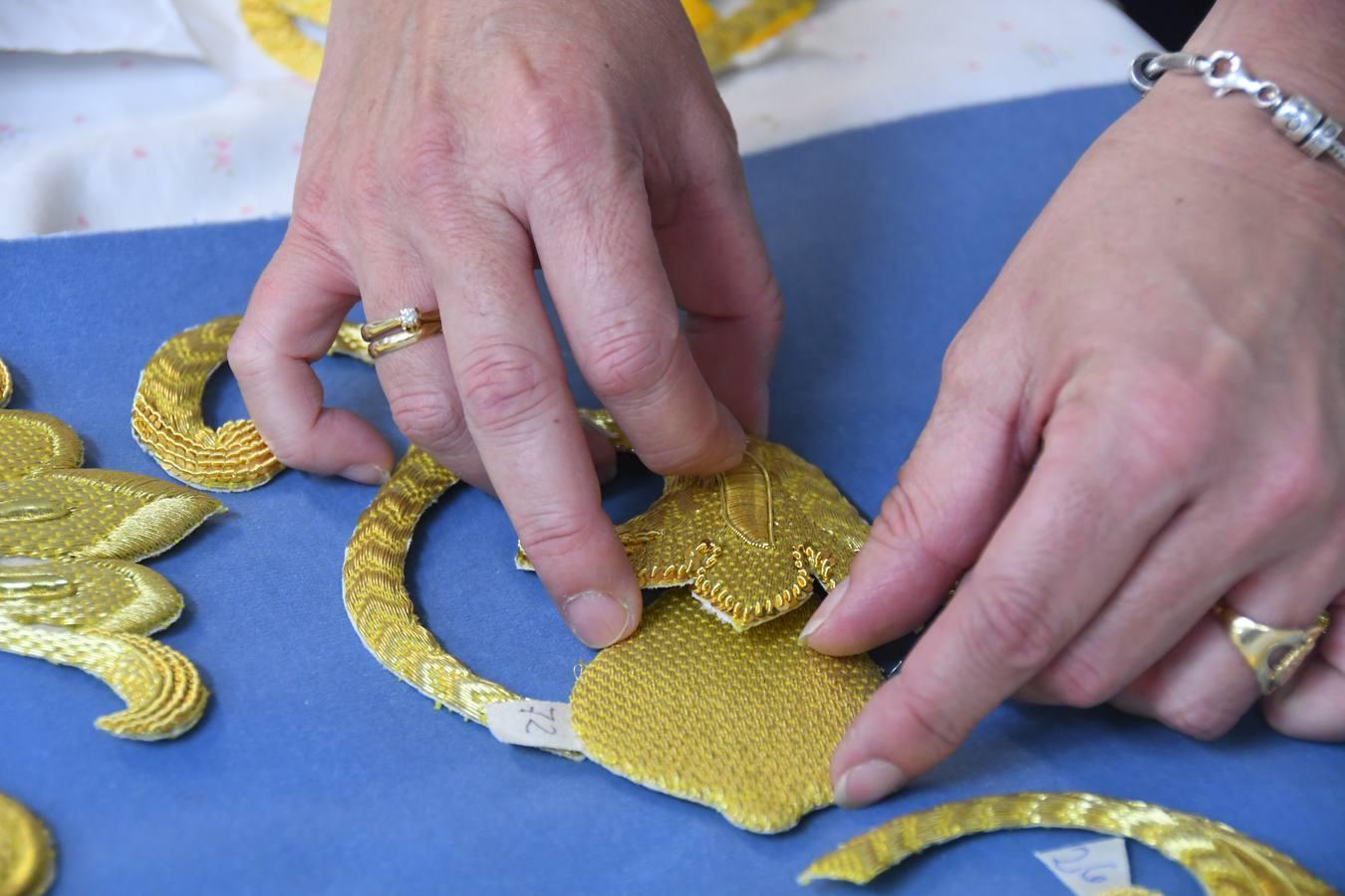 Detalles del nuevo manto de salida de la Virgen de Consolación de la Sed