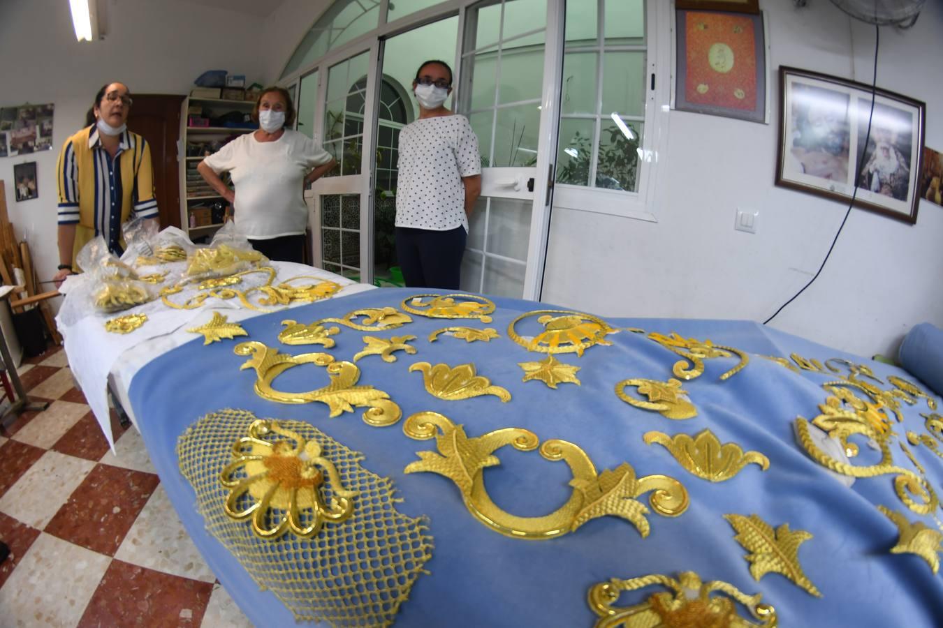 Detalles del nuevo manto de salida de la Virgen de Consolación de la Sed