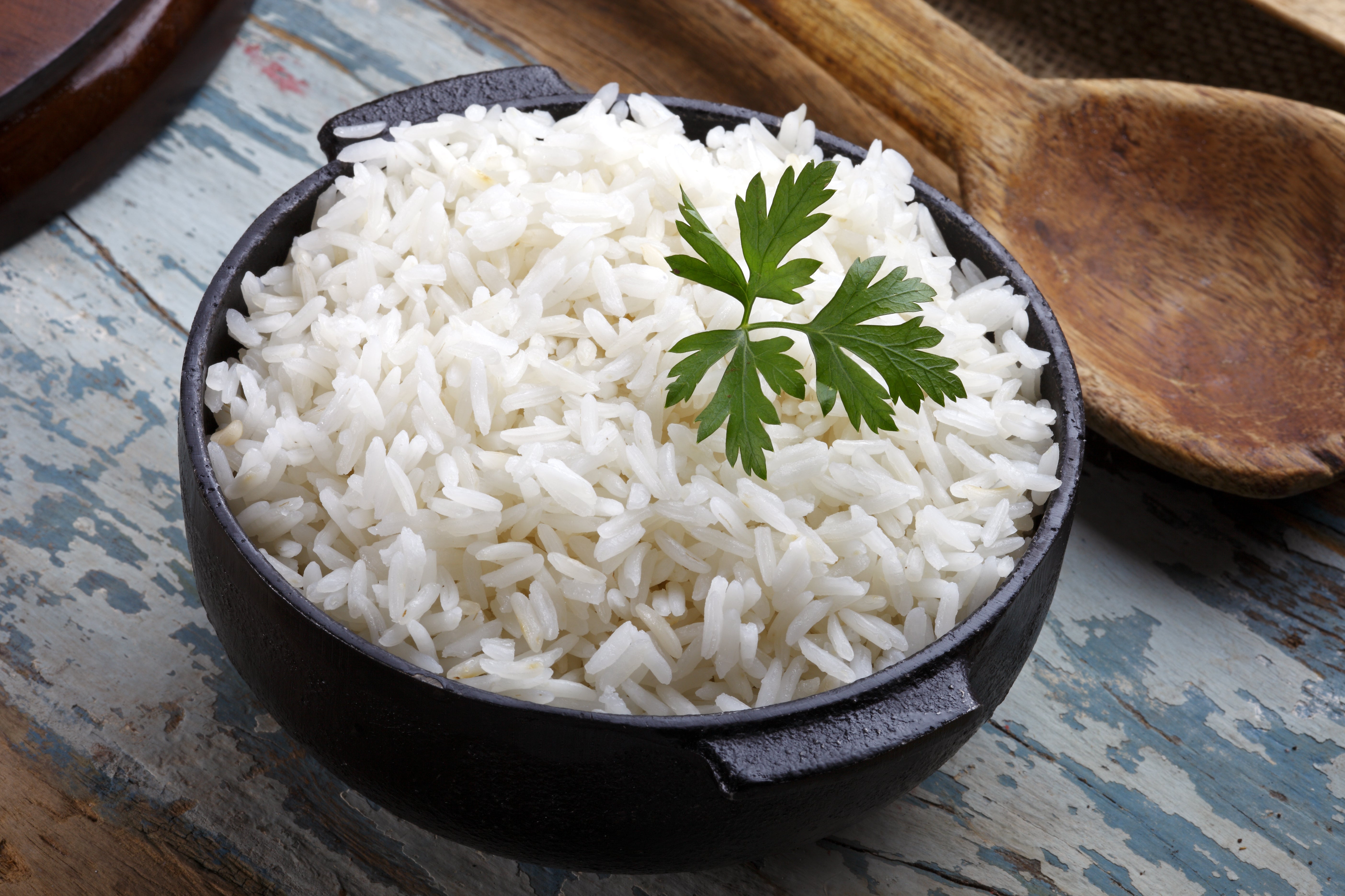 Arroz. Siempre que no entre aire en el tupper donde guardemos el <a href="https://www.abc.es/bienestar/alimentacion/abci-tipo-arroz-mejor-para-cada-plato-y-cual-tiene-mas-fibra-y-nutrientes-202004260322_noticia.html" target="_blank">arroz</a>, puede meterse en el congelador. Y no olvides que debe estar frío antes de meterlo, nunca caliente ni recién hecho.