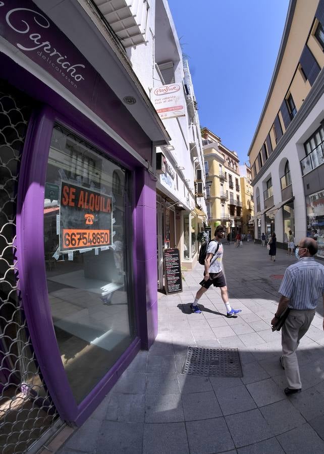 Numerosos negocios del centro de Sevilla echan el cierre