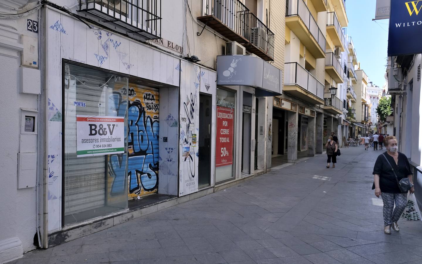 Numerosos negocios del centro de Sevilla echan el cierre