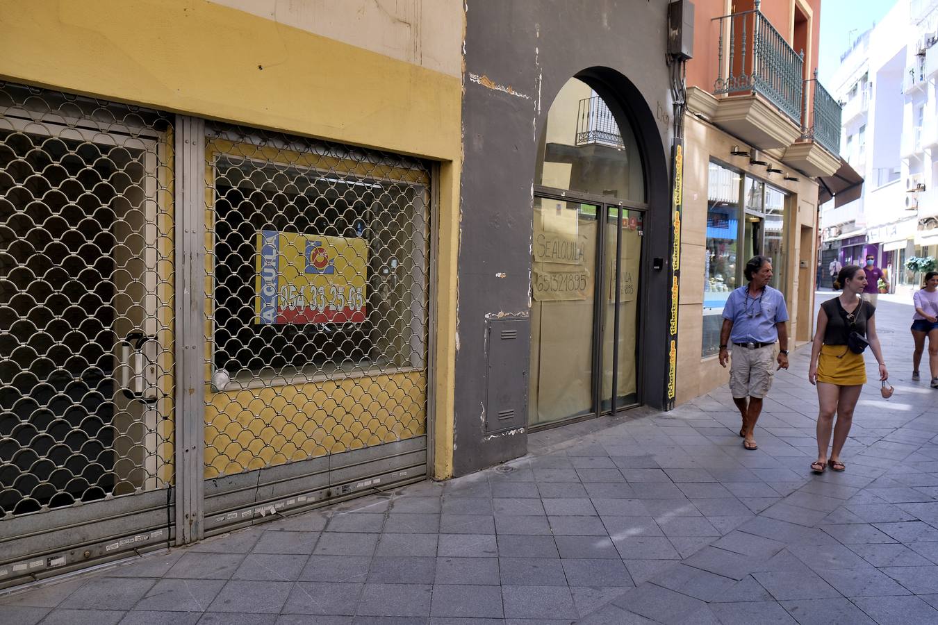 Numerosos negocios del centro de Sevilla echan el cierre