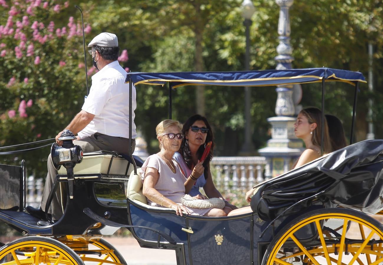 En imágenes, fin de semana sofocante en las calles de Sevilla