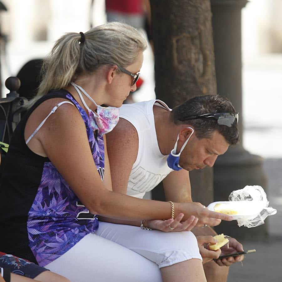 En imágenes, fin de semana sofocante en las calles de Sevilla