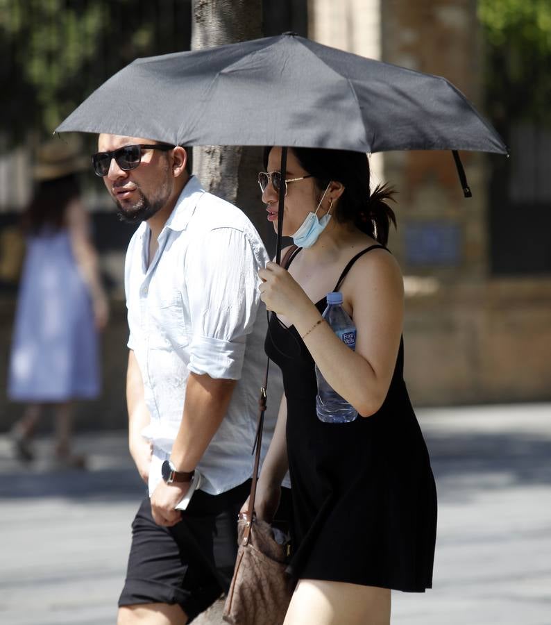 En imágenes, fin de semana sofocante en las calles de Sevilla