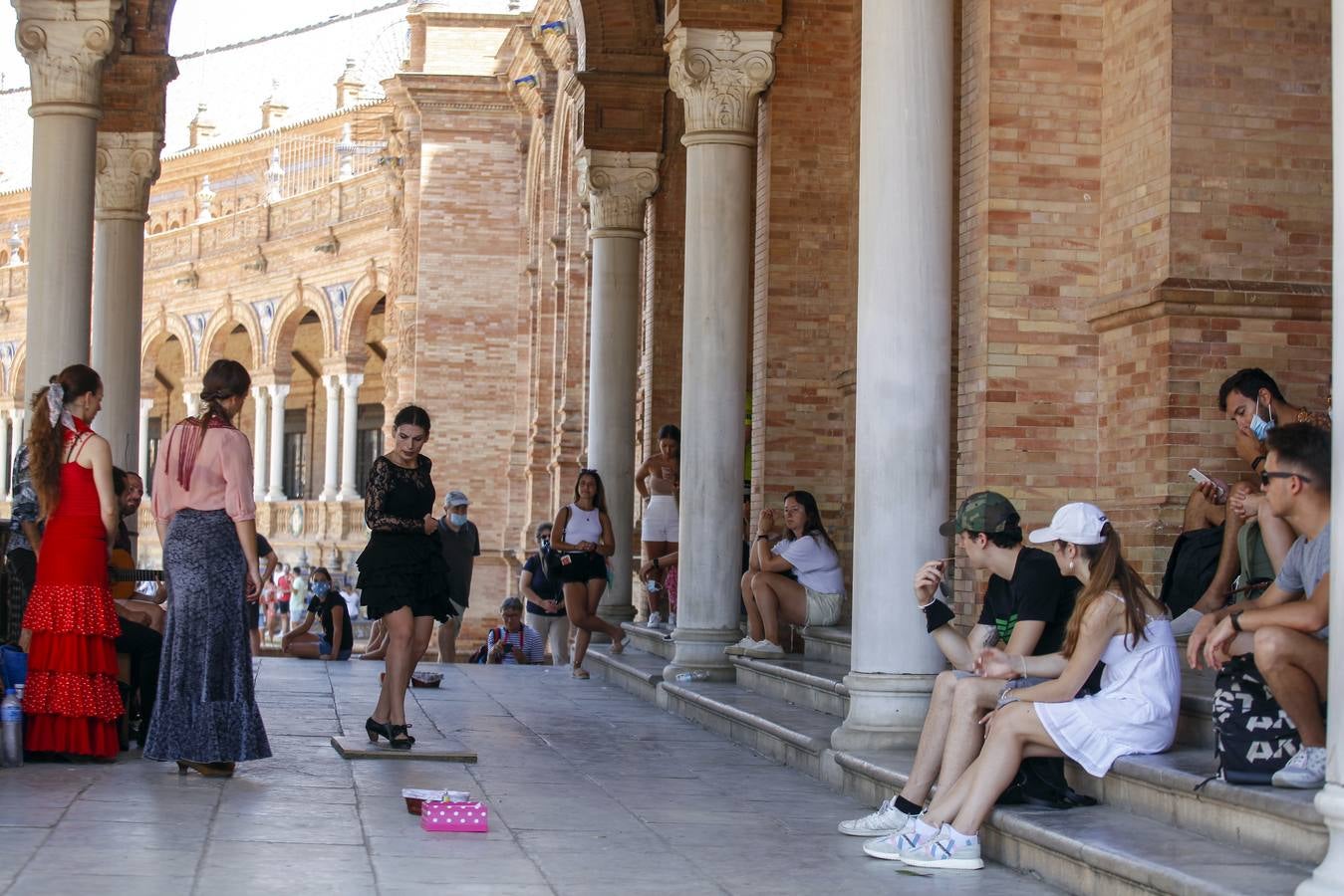 En imágenes, fin de semana sofocante en las calles de Sevilla