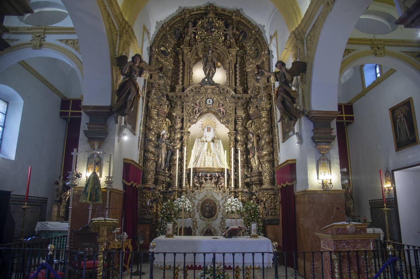 El altar de triduo del Carmen del puente de Triana