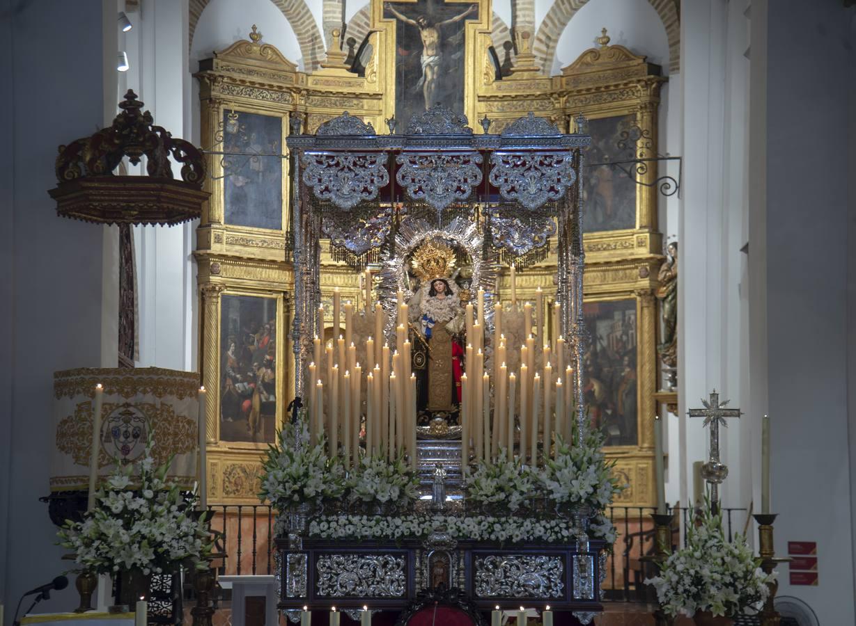 La Virgen del Carmen de Santa Catalina sobre su paso de palio