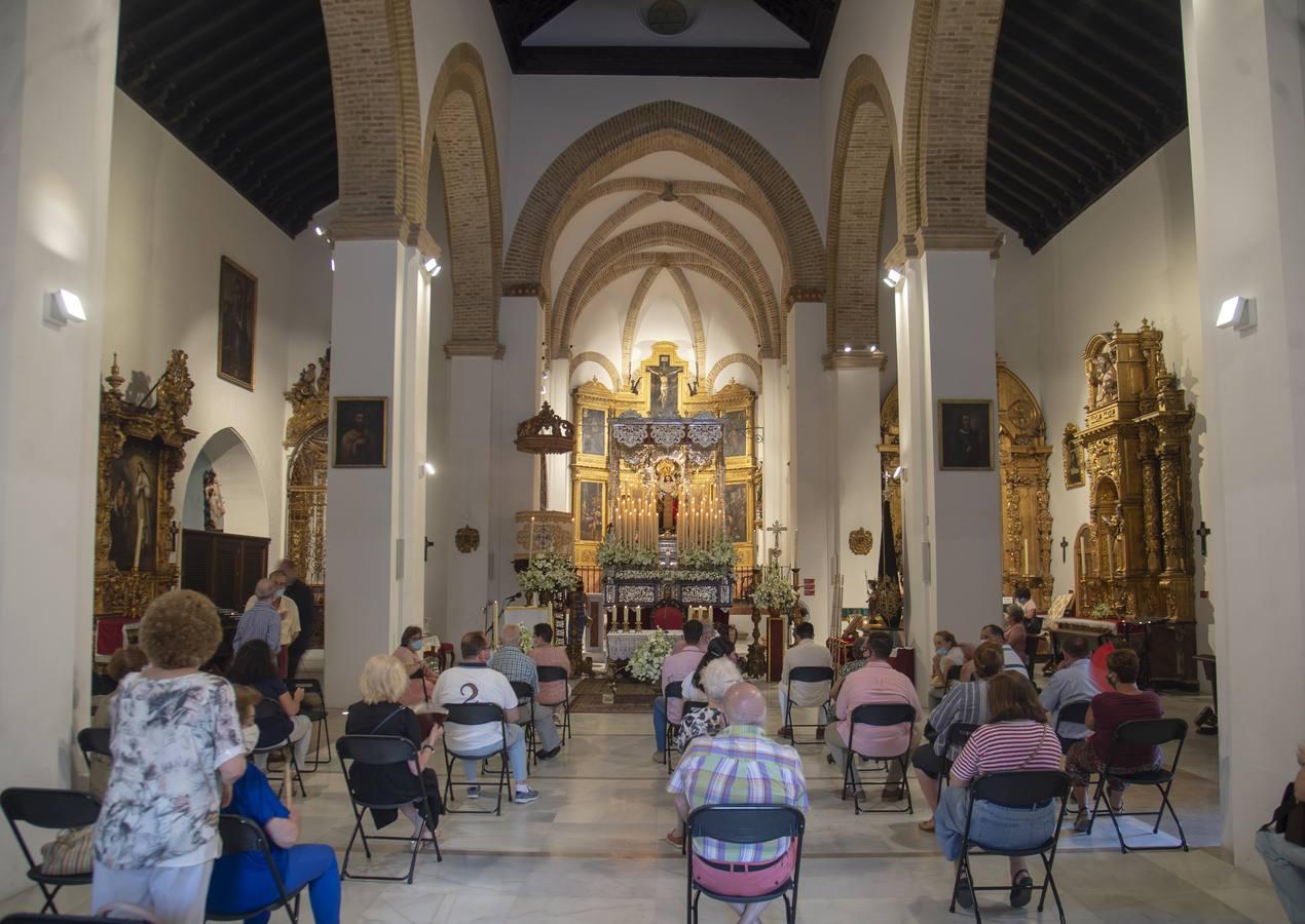 La Virgen del Carmen de Santa Catalina sobre su paso de palio