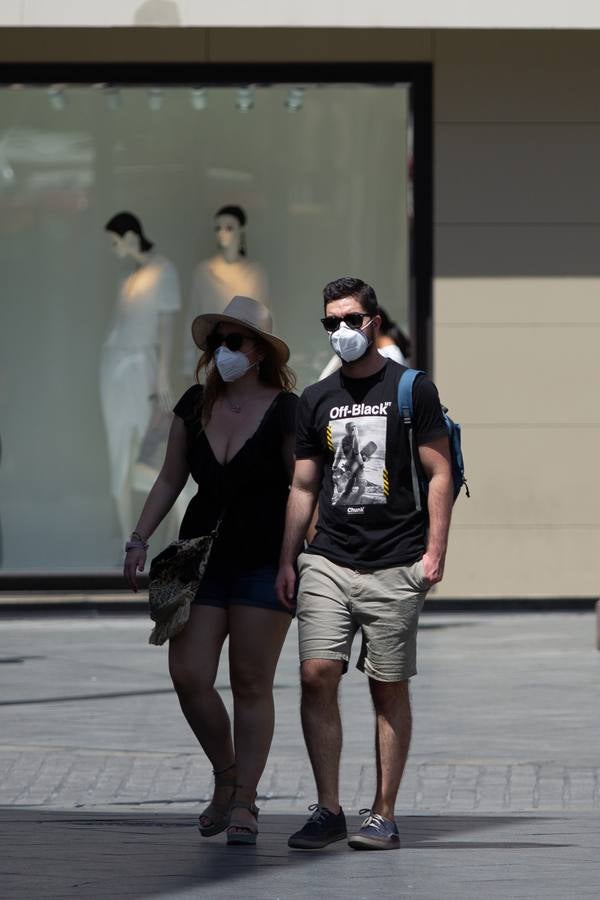 El primer día de mascarillas obligatorias en Sevilla