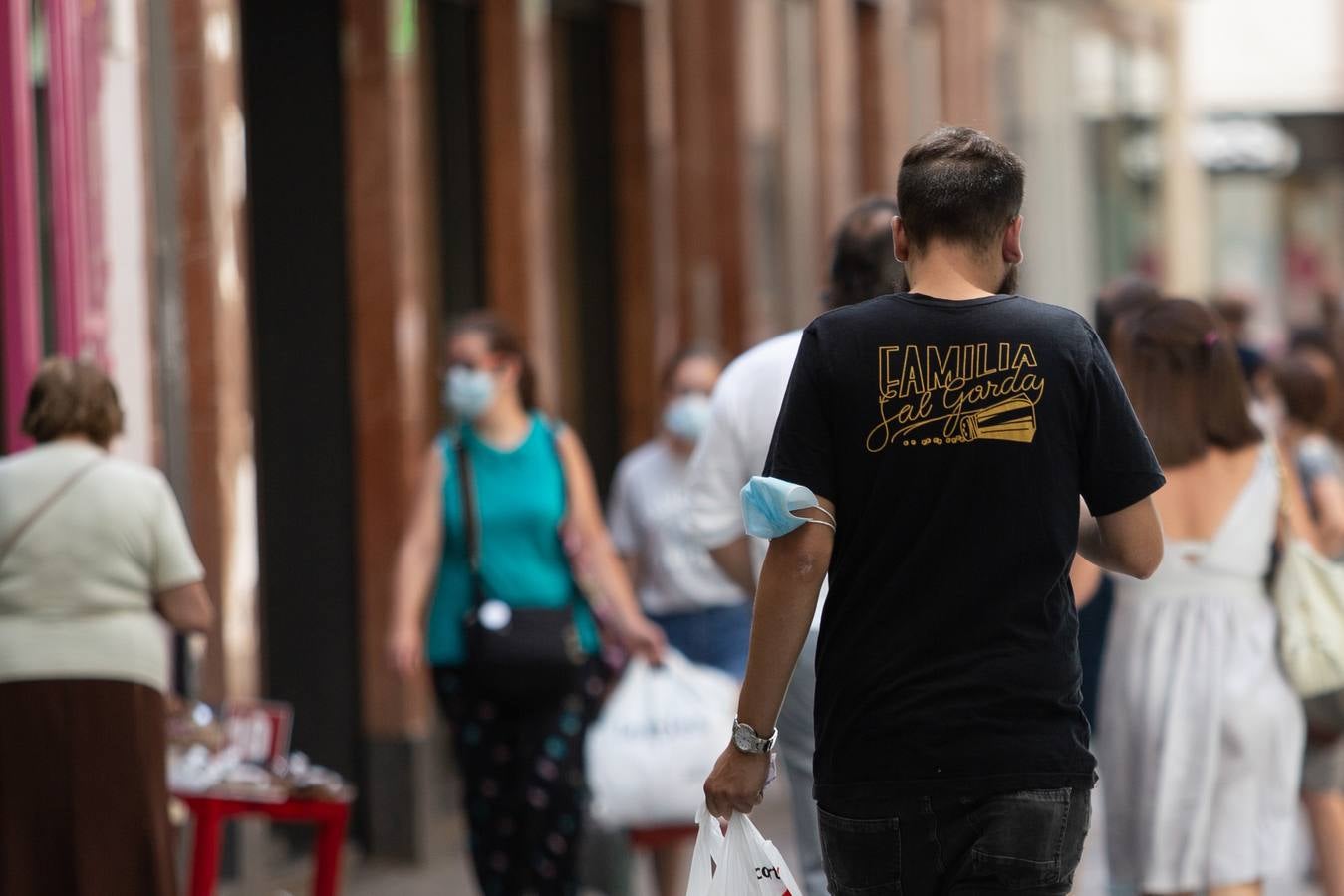 El primer día de mascarillas obligatorias en Sevilla