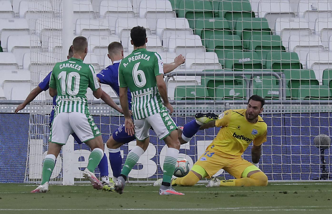 En imágenes, partido entre el Betis y el Alavés en el Benito Villamarín