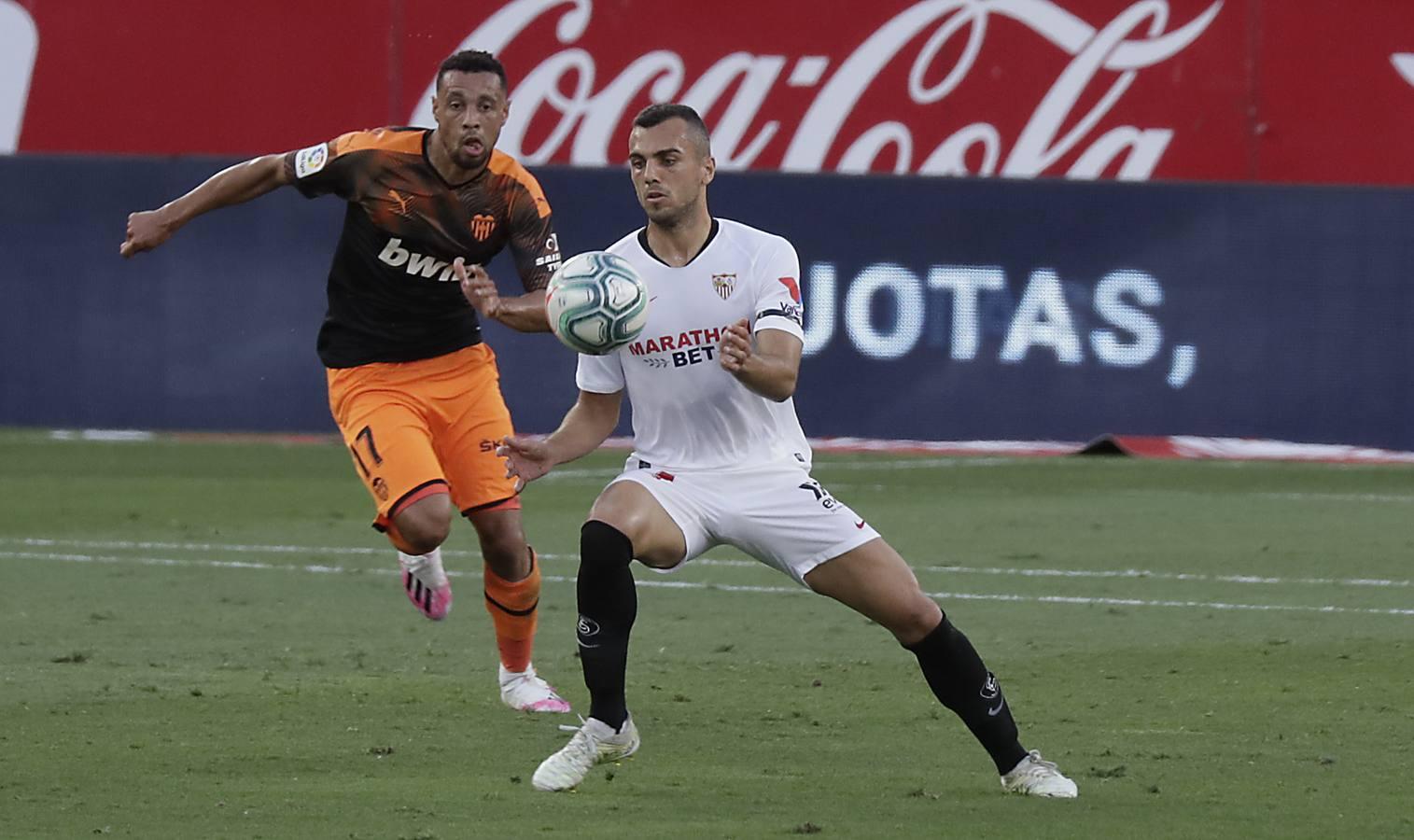 El partido entre el Sevilla y el Valencia, en imágenes