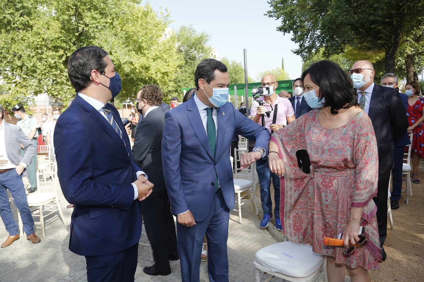 En imágenes, la inauguración en Córdoba de la escultura en honor a los sanitarios