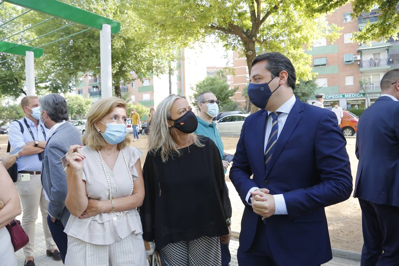 En imágenes, la inauguración en Córdoba de la escultura en honor a los sanitarios