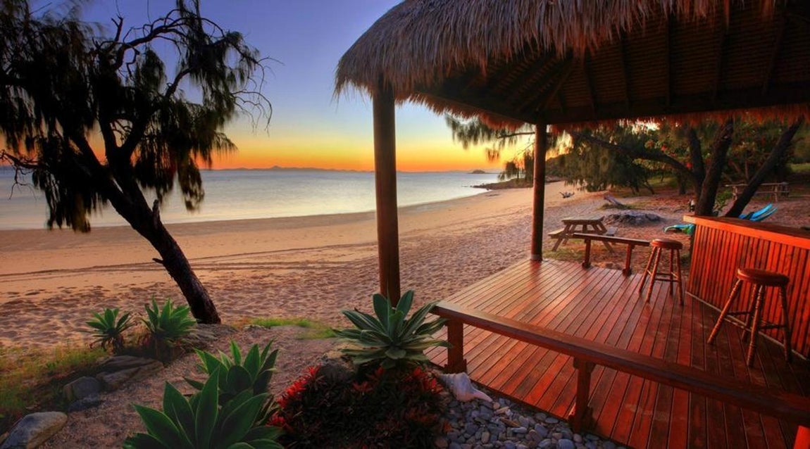 Un enclave de ensueño. En cuanto al enclave, además de la Gran Barrera de Coral no faltan las bahías, acantilados y todo tipo de rincones que la rinden todavía más espectacular.