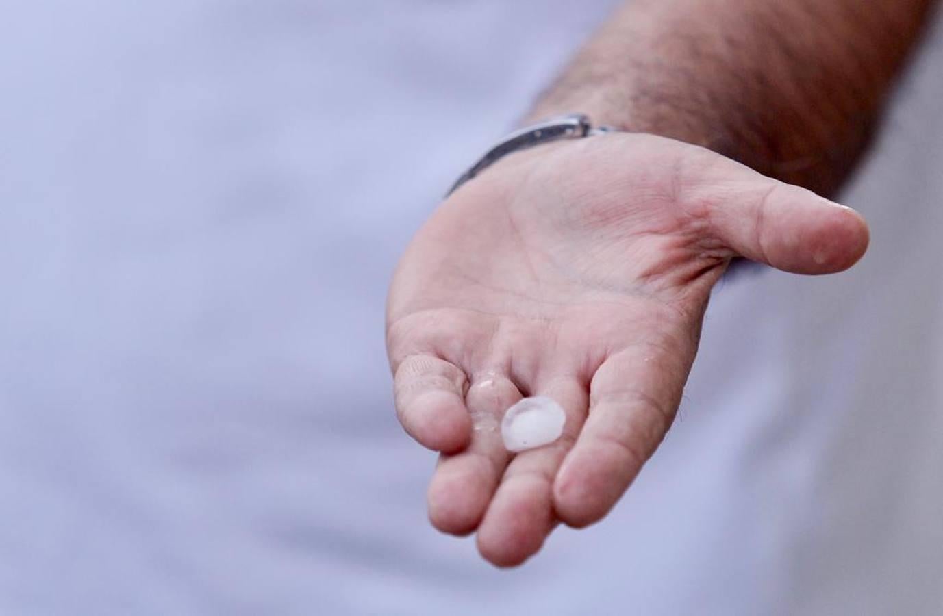 Las imágenes de la tormenta de granizo que ha caído este martes en Sevilla