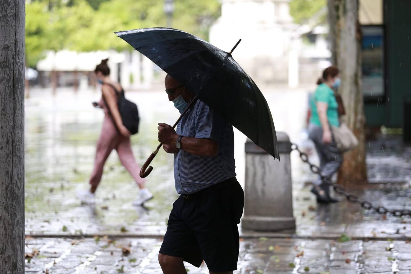 Las imágenes de la tormenta de granizo que ha caído este martes en Sevilla