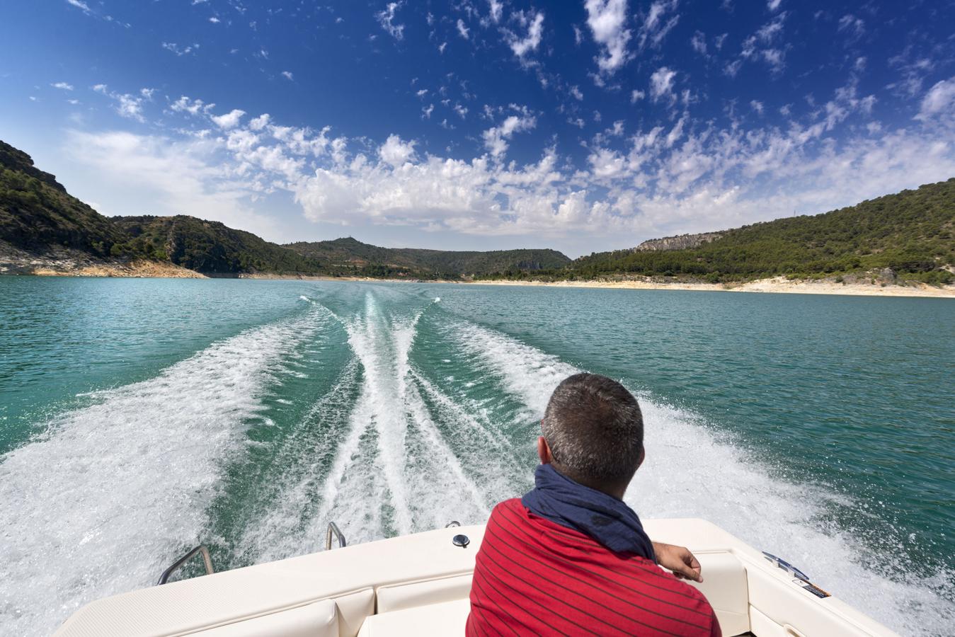 Verano en el mar de Castilla. Junto con los embalses de Buendía, Bolarque, Zorita, Almoguera y Estremera, el embalse de Entrepeñas forma lo que se llama el Mar de Castilla