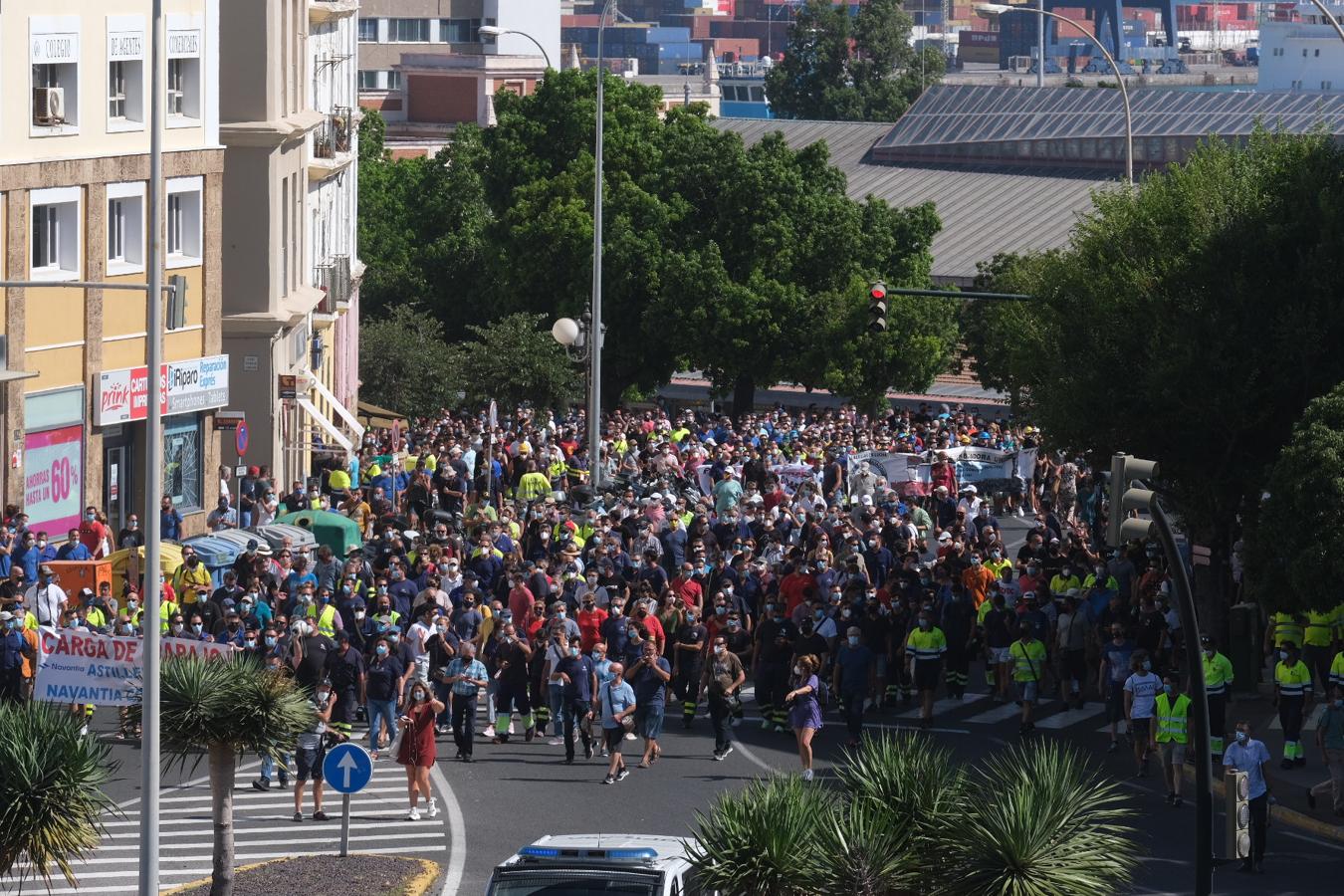 FOTOS: Los Astilleros de la Bahía de Cádiz salen a la calle a pedir auxilio