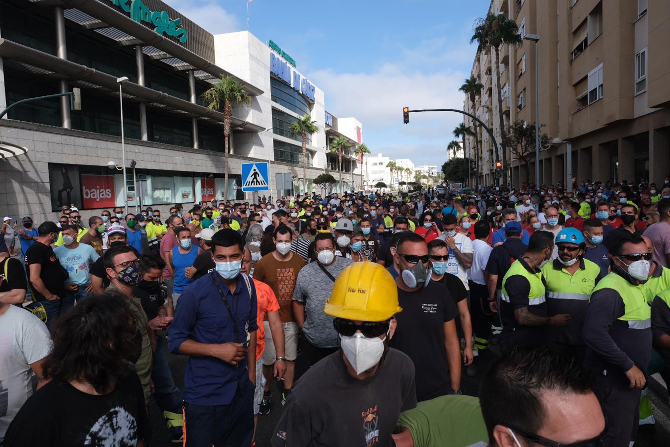 FOTOS: Los Astilleros de la Bahía de Cádiz salen a la calle a pedir auxilio