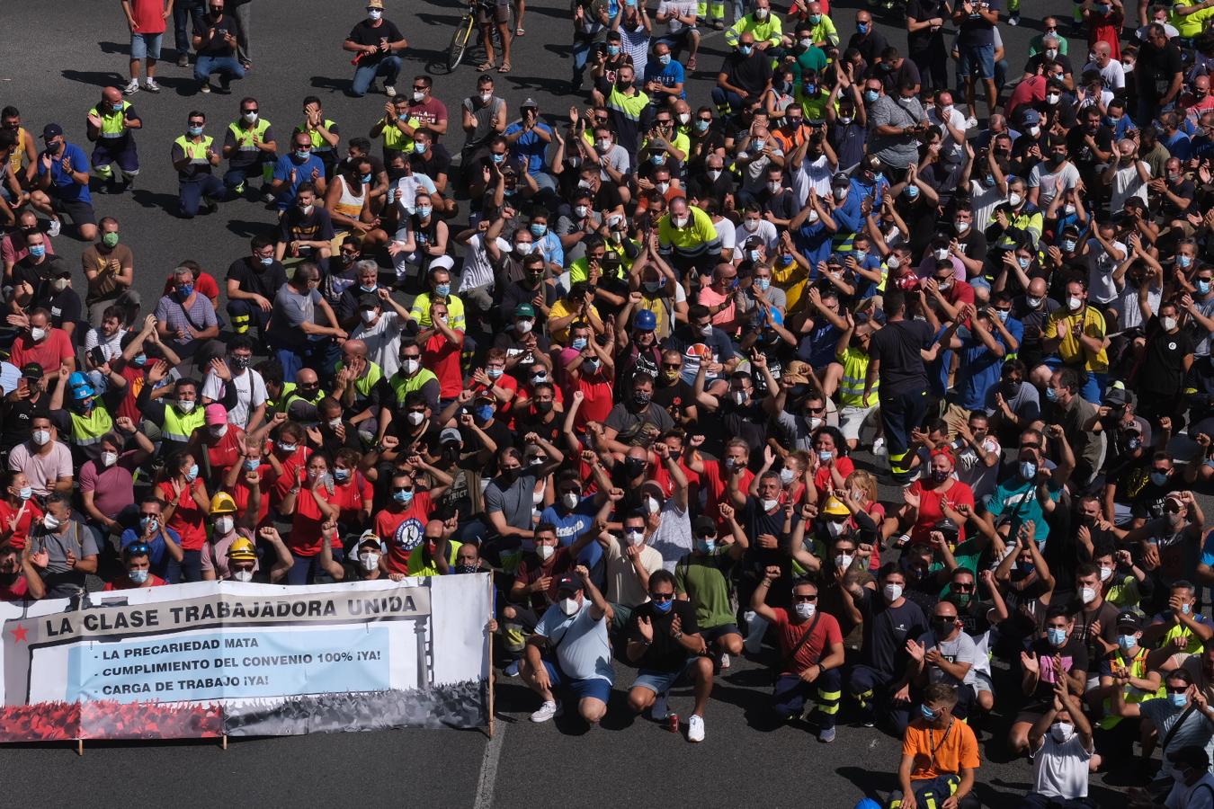 FOTOS: Los Astilleros de la Bahía de Cádiz salen a la calle a pedir auxilio