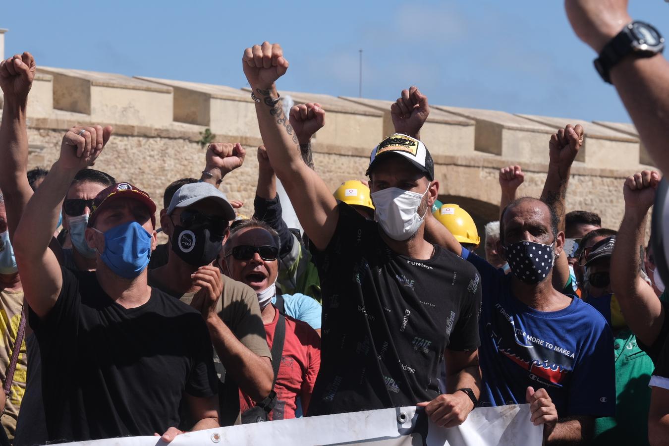 FOTOS: Los Astilleros de la Bahía de Cádiz salen a la calle a pedir auxilio