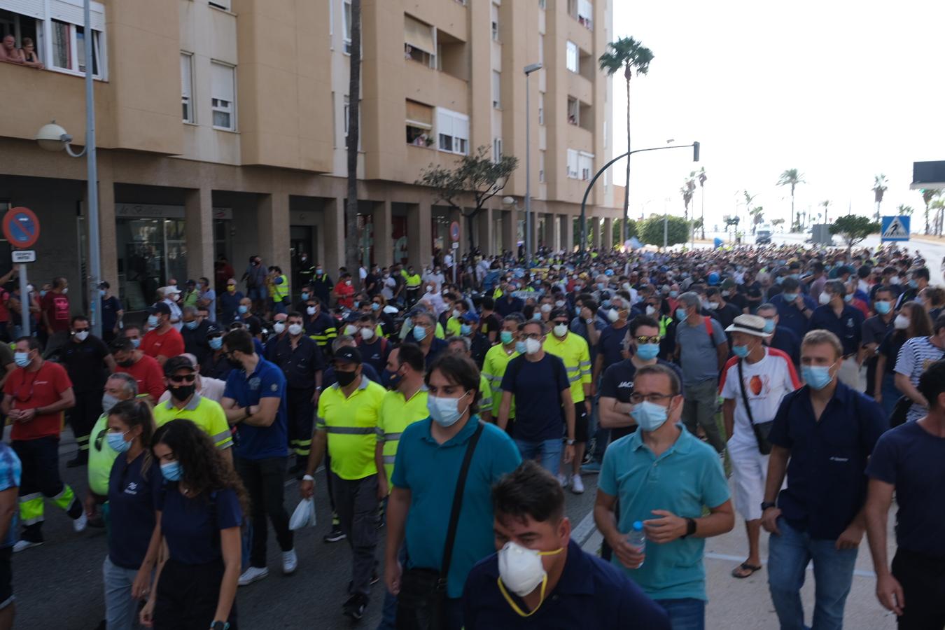 FOTOS: Los Astilleros de la Bahía de Cádiz salen a la calle a pedir auxilio