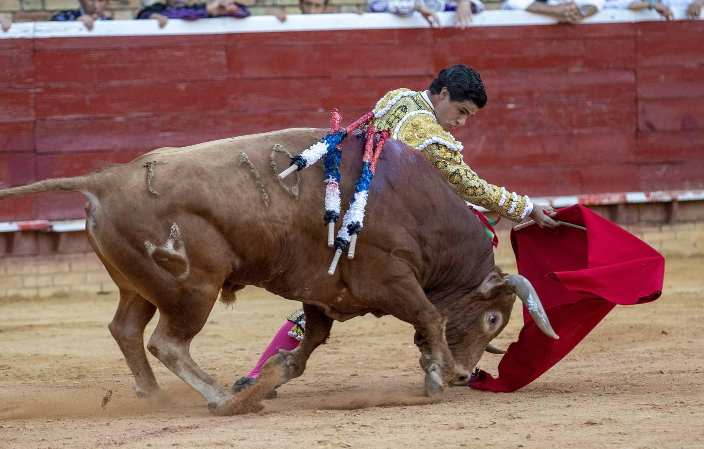 En imágenes, la primera corrida de toros de las Colombinas