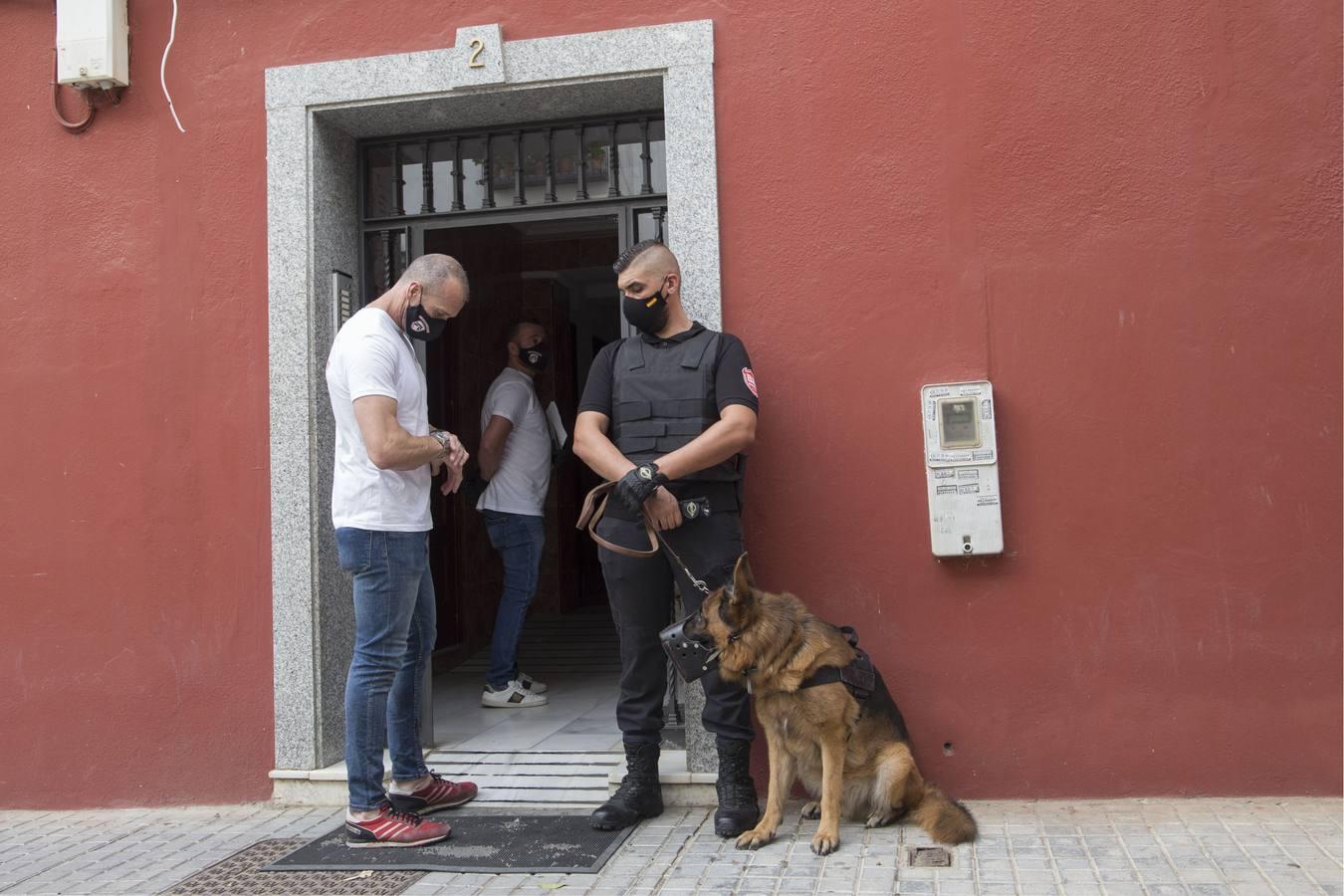 Desahucio en Sevilla: los okupas del Tardón abandonan el piso