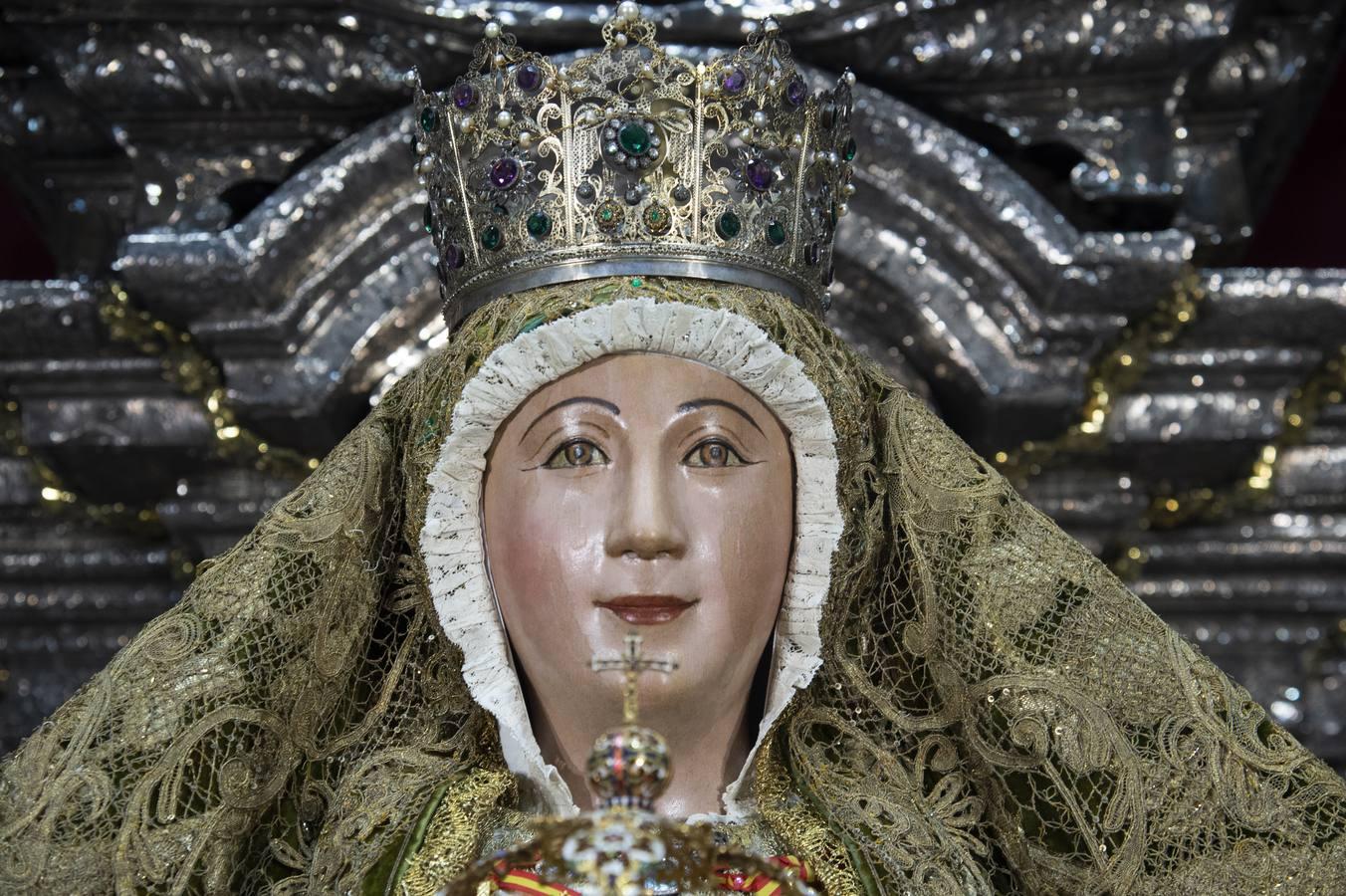 Altar de novena de la Virgen de los Reyes