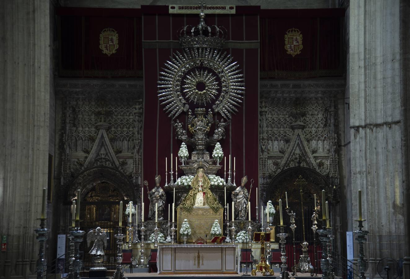 Altar de novena de la Virgen de los Reyes