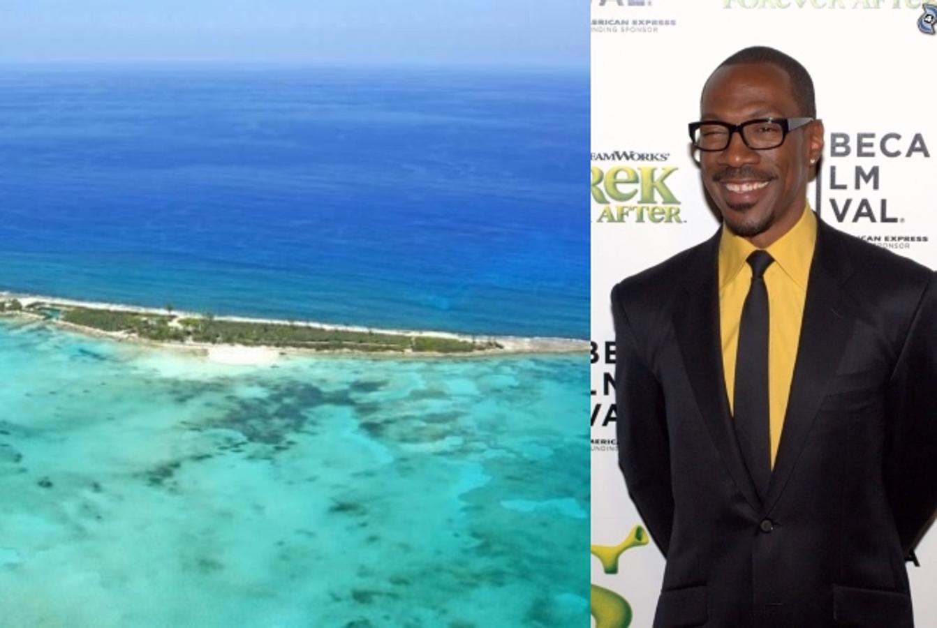 Eddie Murphy. Fue en 2007 cuando el actor se compró una impresionante isla en Bahamas, el archipiélago donde la mayoría de famosos tienen sus propios paraísos. Tan solo le costó 15 millones de euros, pero teniendo en cuenta que antes de esta compra ya hizo otra de una pequeña isla con faro, diríamos que Eddie Murphy tiene fijación por este tipo de lujosas adquisiciones.