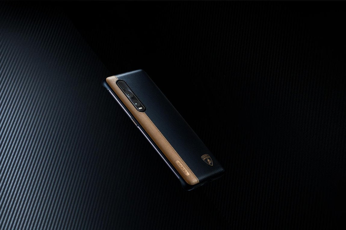 OPPO FIND X2 Pro Edición Lamborghini. La firma OPPO ha lanzado un modelo muy especial de su nuevo OPPO Find X2 Pro, una edición limitada de Lamborghini inspirada en el excepcional Aventador SVJ Roadster y sus características líneas aerodinámicas. Para simularlas se ha utilizado la tecnología de vidrio forjado en caliente. Viene con 12GB de RAM y 512 GB de ROM. Destacan su pantalla curva OLED de 6,5 de pulgadas, su carga rápida con 65W, que garantiza la carga del 50% de la batería en tan solo 20 minutos, y su procesador Qualcomm Snapdragon 865. Su precio es de 1.999 euros.