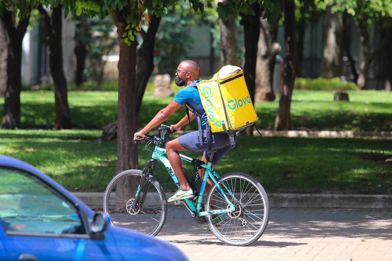 El duro trabajo de los «riders» bajo el sol veraniego de Córdoba, en imágenes