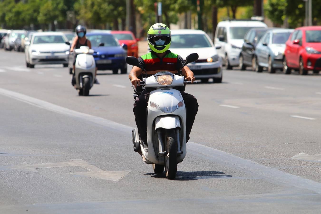 El duro trabajo de los «riders» bajo el sol veraniego de Córdoba, en imágenes