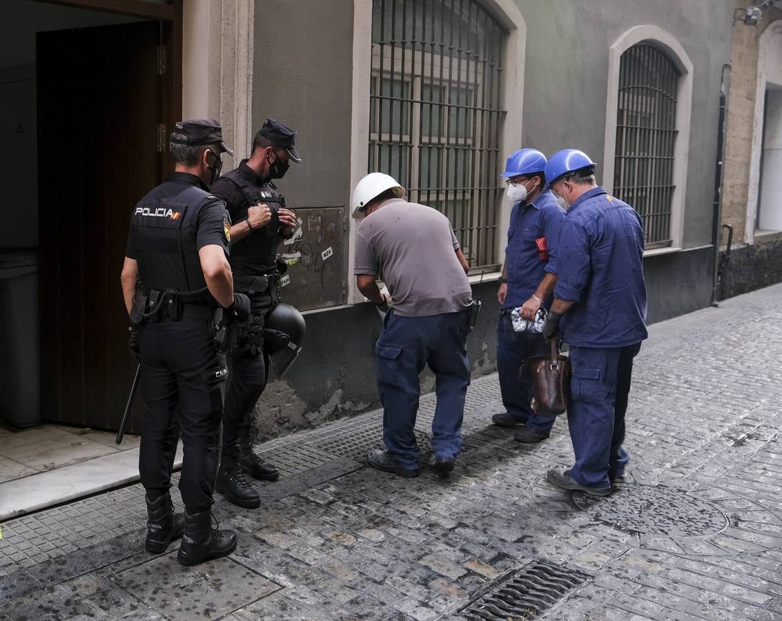 FOTOS: golpe policial contra la droga en la calle Feduchy de Cádiz