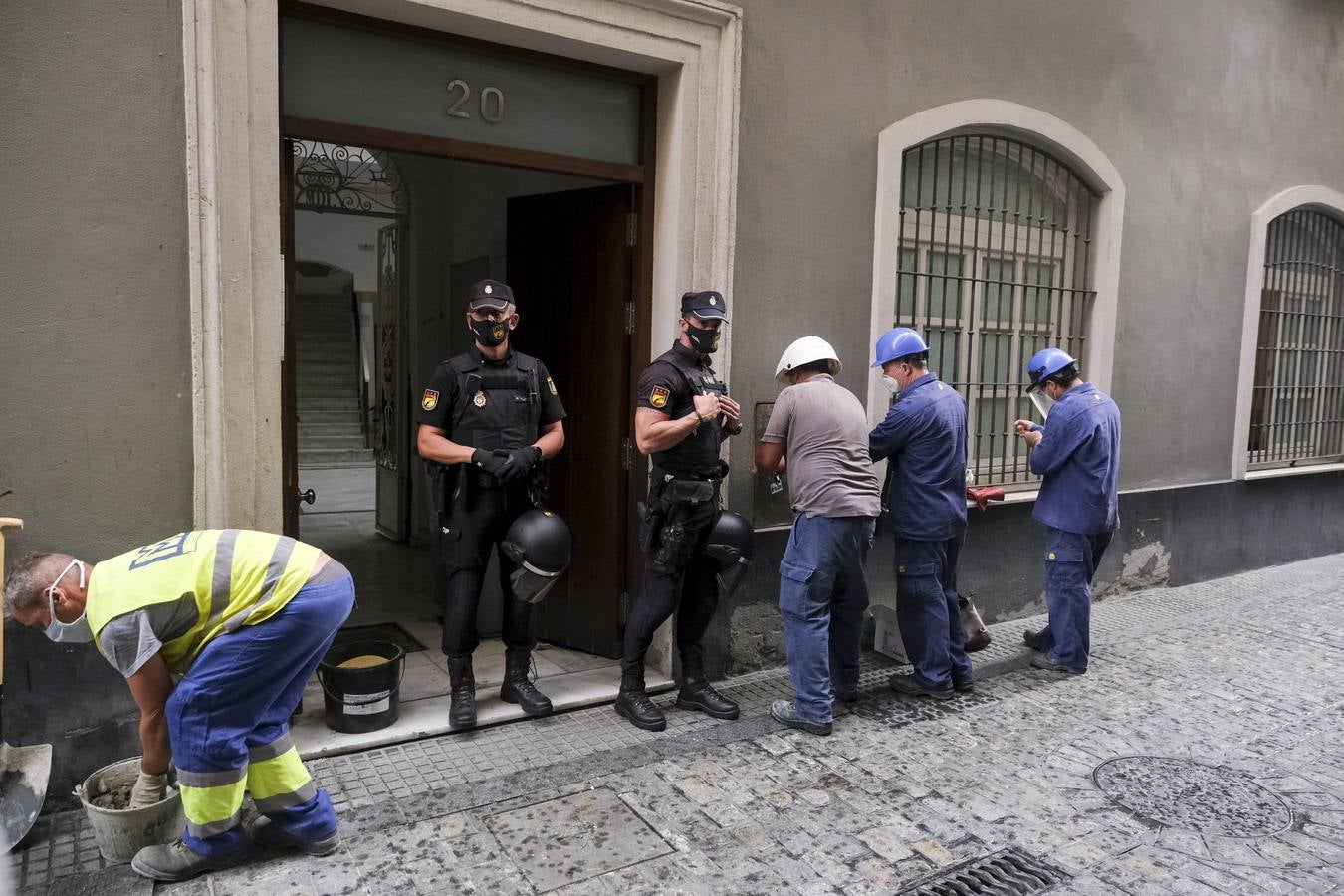 FOTOS: golpe policial contra la droga en la calle Feduchy de Cádiz