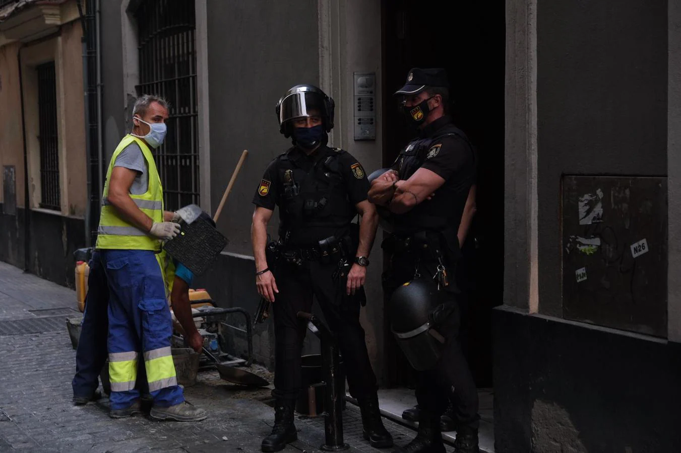 Operación policial contra el tráfico de drogas en la calle Feduchy del casco antiguo de Cádiz