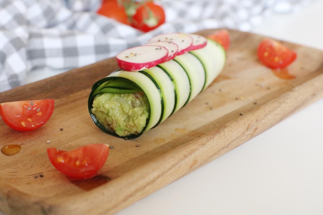 Canelones de calabacín fríos. Esta <a href="https://abcblogs.abc.es/aula-nutricion/recetas-saludables/la-receta-de-los-canelones-de-calabacin-frios-un-plato-perfecto-para-verano.html">receta de canelones fríos </a>de calabacín rellenos de aguacate y lantostinos es una creación de la dietista-nutricionista Elisa Escorihuela, colaboradora de ABC Bienestar y autora del blog «Aula de nutrición» donde cada semana comparte conceptos nutricionales y recetas saludables.