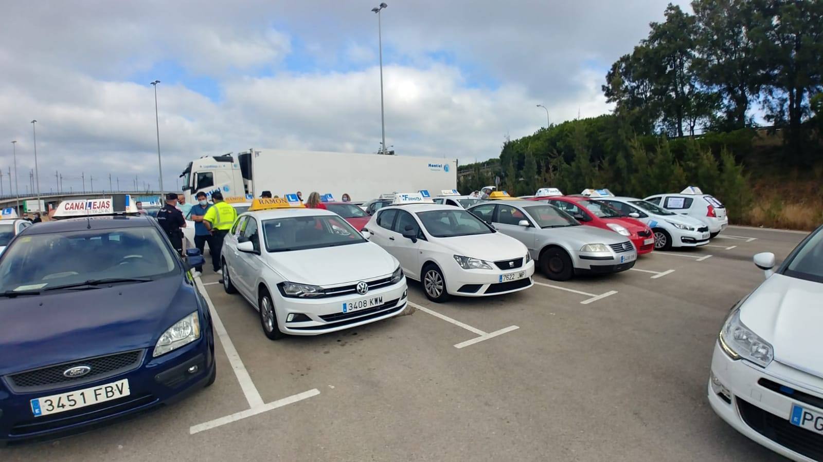 Protesta de las autoescuelas en Cádiz y Jerez